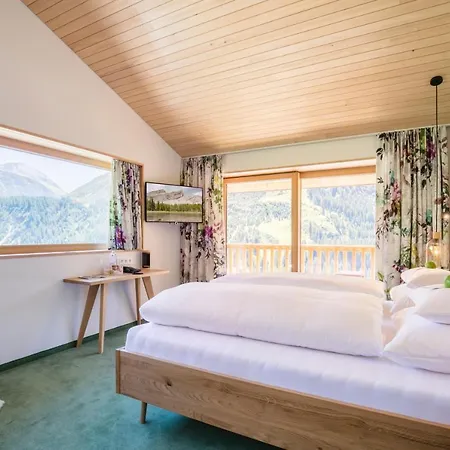 Hotel Staefeli 4*